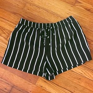 Forever 21 Black & White Stipe Dress Shorts Size S